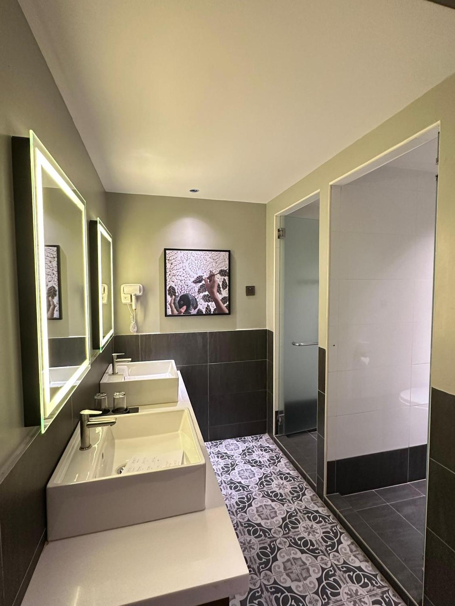 Nb Hotel Johor Bahru Exterior foto