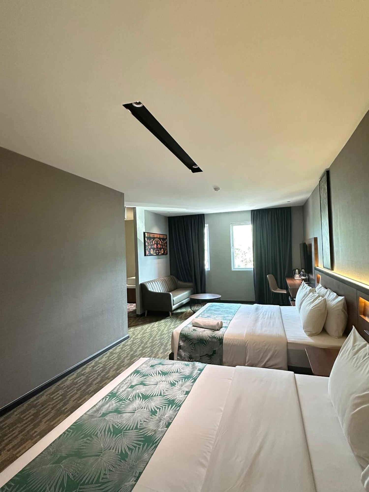 Nb Hotel Johor Bahru Exterior foto